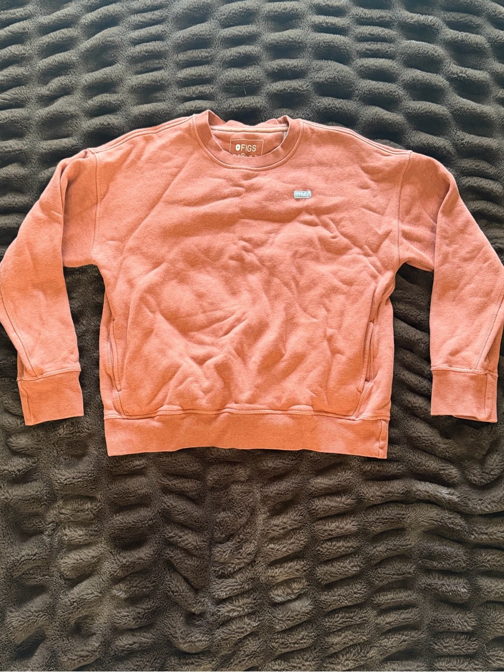 Figs women’s Crewneck Sweatshirt in Dusty Rose